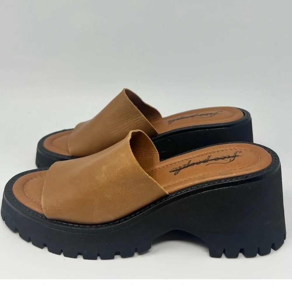 Free People Winona Leather Platform Slide. Size 39 / US Size 9. NWOT